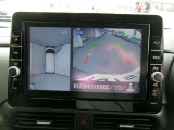 アラウンドビュ-モニタ-装備。上から見下ろしているような映像が表示されるので、車庫入れ時にも安心です!確認しずらい障害物等も視認しやすいですね^^