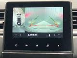 【アラウンドビューモニター】車を上から見下ろしているかのような映像で周囲の状況がひと目で確認、狭い駐車場に駐車するときも安心です♪