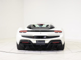 Ferrariの持つ官能的な走りと、パーソナルなこだわりが見事に融合したこの296 GTSは、日常から特別な瞬間まで、すべてを感動に変えてくれる一台です。