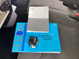 メンテナンスノート【整備記録簿】、取説も揃っています。スマートキーはバッグなどにしまったままボタン操作でエンジンの始動・停止ができて大変便利です。