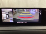 狭い場所での駐車やすれ違いなどでより的確な運転操作に役立つ360&deg;ビューモニターが装備されています。
