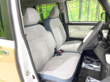 運転席まわりには十分なスペースがあり、大柄な方でもゆったり運転していただける環境です。