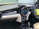 車両の状態や装備などご不明な点がございましたらお気軽に問い合わせ下さい。 弊社セールスコンサルタントが親切丁寧にご対応させていただきます。お問合せは電話(0078-6002-621052)かメールにてご相談下さい。