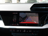 バックカメラ駐車時、後退時に後方を確認する事ができる安全快適装備になります映像だけでなくセンサーにより障害物の距離もドライバーに直感的に伝えてくれる機能になります。