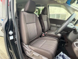 運転席まわりには十分なスペースがあり、大柄な方でもゆったり運転していただける環境です。