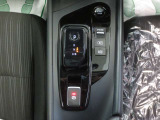 手にフィットするような形状のマウス型のシフトレバーです!ぜひ進化したe-powerの走りをご体感下さい♪