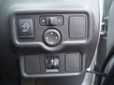 運転席右側に各種スイッチが集約されています!