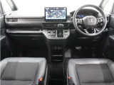 ◆視界広々で非常に運転しやすくロングドライブでも疲れを感じさせないすっきりとまとまったインパネ周りです。