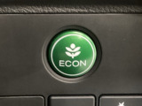 ★ECONスイッチ★ エコドライブを加速しよう!スイッチをONにすると、運転の仕方によるロスを抑え込み燃費をよくするようクルマが頑張ります(*^ー^*)燃費向上にチャレンジ♪