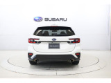 SUBARUリヤビークルディテクションを搭載。後方から接近する車両を検知し、ドアミラーのLEDインジケーターで注意を促します。車線変更や後退時の安全確認をサポートし、安心感の高いドライブを実現します。