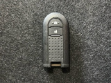 【スマートキー】持っているだけでエンジン始動や、ドアロックの開閉まで可能な便利なスマートキーを装備しています。イモビライザーでセキュリティー対策もOKです!