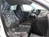 スタイリッシュなダークカラーの内装色がおしゃれです♪広々とした運転席周りで、もちろんルームクリーニング済みです!