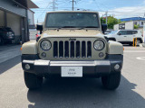 「どこにでも行ける。何でもできる。」Jeepに息づく自由の精神はその素晴らしい性能で、Jeepだから辿り着ける未知なる世界へ誘い心と身体を開放します。