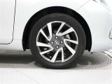タイヤサイズは(195/55R16)で純正アルミホイールです。