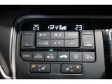 運転席と助手席の温度設定の変更が可能な左右独立タイプのデュアルエアコンです♪♪♪暑がりな人・寒がりな人も誰もが車内を快適にお過ごしいただけます♪♪♪