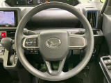 インテリアに合わせたデザインのステアリングは、運転される方のことも考え、運転しやすい形状、大きさです。是非一度、実際に触ってお確かめください。