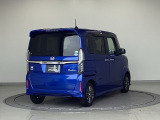 バックカメラが付いているのでバックでの車庫入れも安心です。