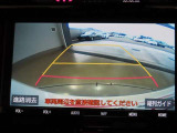 バックガイドモニターで、後方を確認しながら安心して駐車することができます。運転初心者も熟練者も必須の機能ですよ!