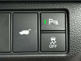 パワーテールゲートの開閉、横滑りを防ぐVSA等のスイッチ類は運転席の右側、手の届きやすい位置にあります。