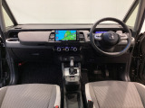 【前方視界】開放的な前方視界!運転がしやすく疲れにくいです♪窓が大きく、見通しがとっても良いおクルマですよ♪