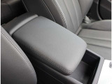 Audi正規ディーラーが高品質をお約束。高度な訓練・教育を受けたAudi専任メカニックが、100項目にもおよぶ精密な点検を実施。すべてクリアしたAudi車だけ、あなたのお手元に届けられるのです