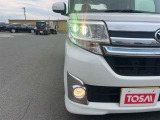 【LEDヘッドライト】LEDヘッドライトは、低消費電力で明るく、遠くまで照らす先進ライト。夜間走行時の視認性を高め、安全で快適なドライブをサポートします。