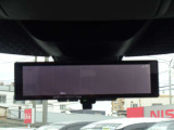 車両後方のカメラ映像を映し出し、車内の状況や、天候などに影響されず、いつでもクリアな後方視界が得られるインテリジェント ル-ムミラ-。お問い合わせは03-5672-1023へ