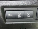 コーナーセンサーを車の前後に装備。障害物までの距離に応じて警告音を変えてお知らせ。縦列駐車時や駐車場・車庫などでの取り回しをサポートします。詳細は販売店スタッフまでおたずねください。