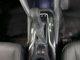CVTならではの滑らかな変速と直感的なシフトレイアウトで、初めての方でも迷わず操作できます