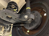 お車を安心してお乗りいただく為には、足回りの定期点検が欠かせません。サービスサポート(有償保証)では無料点検もご提供しており、安心のカーライフをお過ごしいただけるサポート体制が整っています。
