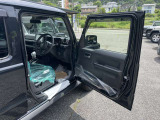 本格的な四輪駆動車の機能と走破性を持つジムニーシリーズで初となる5ドアモデル「ジムニーノマド」。