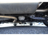 車両後方からの下回りです。マフラー防錆塗装や下回り防錆施工等も可能でございます