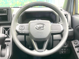 インテリアに合わせたデザインのステアリングは、運転される方のことも考え、運転しやすい形状、大きさです。是非一度、実際に触ってお確かめください。