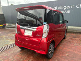 フロントだけでなく、バックソナーも付いてるので駐車時もバッチリ補助してくれます(*^^*)