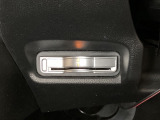 ハンドルの左下にETCがついています。高速道路の料金所の通過も楽々です。 カードの取り出しもしやすい場所についています。