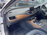 店舗にて現車の確認もいただけますので、お電話で在庫のご確認の上是非ご来店くださいませ。