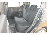 中古車をキレイで気持ちよくお乗りいただけるよう、エンジンルームからシートを外した洗浄まで、目に見えない部分も徹底的に洗浄しています!
