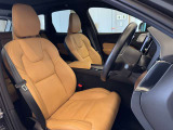 Inscription専用パーフォレーテッドナッパレザーシートは運転席助手席ともマッサージ機能や、シートヒーターベンチレーションといった便利な機能がご利用いただけます。