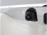 バックカメラが付いているので後方確認が非常にしやすいです。今や運転初心者も熟練者も必須装備!ついていて損はないですね♪
