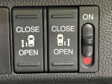 【両側パワースライドドア】スマートキーや運転席のスイッチで後席両側スライドドアの開閉が可能♪電動だから力を入れてドアを開ける必要が無く、小さなお子様でも簡単に開け閉めでき快適です♪