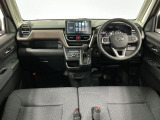 【インパネ】運転のしやすさを最優先に設計された見晴らしの良いフロントビュー。車両間隔が掴みやすく狭い道でも安心♪「安全」と「品質」を最優先に、安心してお乗りいただけるクルマを提供いたします。