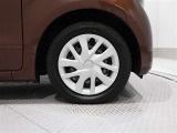 タイヤサイズは(155/65R14)でキャップ付きスチールホイールです。
