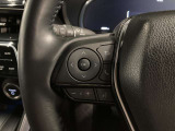 運転中、オーディオの操作をしてて、ハッとしたことはありませんか?ステアリングスイッチは、運転中でもハンドルでオーディオの操作が可能です。安全なドライブをサポートします。