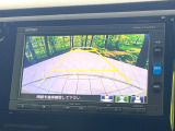 【バックカメラ】駐車時に後方がリアルタイム映像で確認できます。大型商業施設や立体駐車場での駐車時や、夜間のバック時に大活躍!運転スキルに関わらず、今や必須となった装備のひとつです!