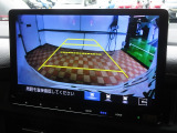 ギヤをRに入れるとナビの画面に後ろの映像が映るリヤカメラ付!後退時の安全確認やコンディションの悪い視界でもカラーバックモニターがドライバーをサポート☆☆☆