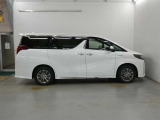 この度は、当社の展示車をご覧いただきまして、誠に有難うございます。自信をもってお勧めできる車となりますので、ごゆっくりご覧頂きたいと思います。