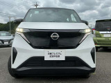 サクラは小さく回れて、広い視界で良く見える!なので運転がし易い!!ニッサンのフロントロゴにはライト付き!ロゴが浮かんで見えてお洒落♪