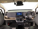 【前方視界】開放的な前方視界!運転がしやすく疲れにくいです♪窓が大きく、見通しがとっても良いおクルマですよ♪