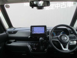 フロントガラスが広く視界が広々としているので、運転がとてもし易いです