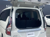 人気のデュアルバックドア☆後ろの狭い駐車場でも荷物の載せ降ろしがスムーズです♪